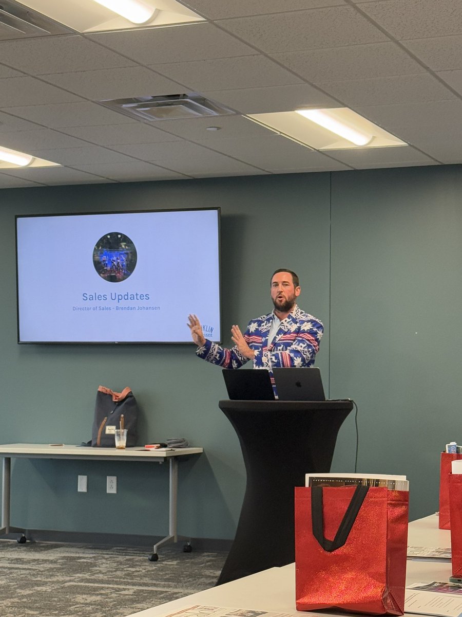 cmdpublishing's tweet image. Thank you to @visitfranklin for allowing the @wherald and @SouthernExp to present our product to area hotels at your meeting with hotel managers today! Also a thank you to @williamson_inc for sharing their meeting space with the community! #visitfranklin