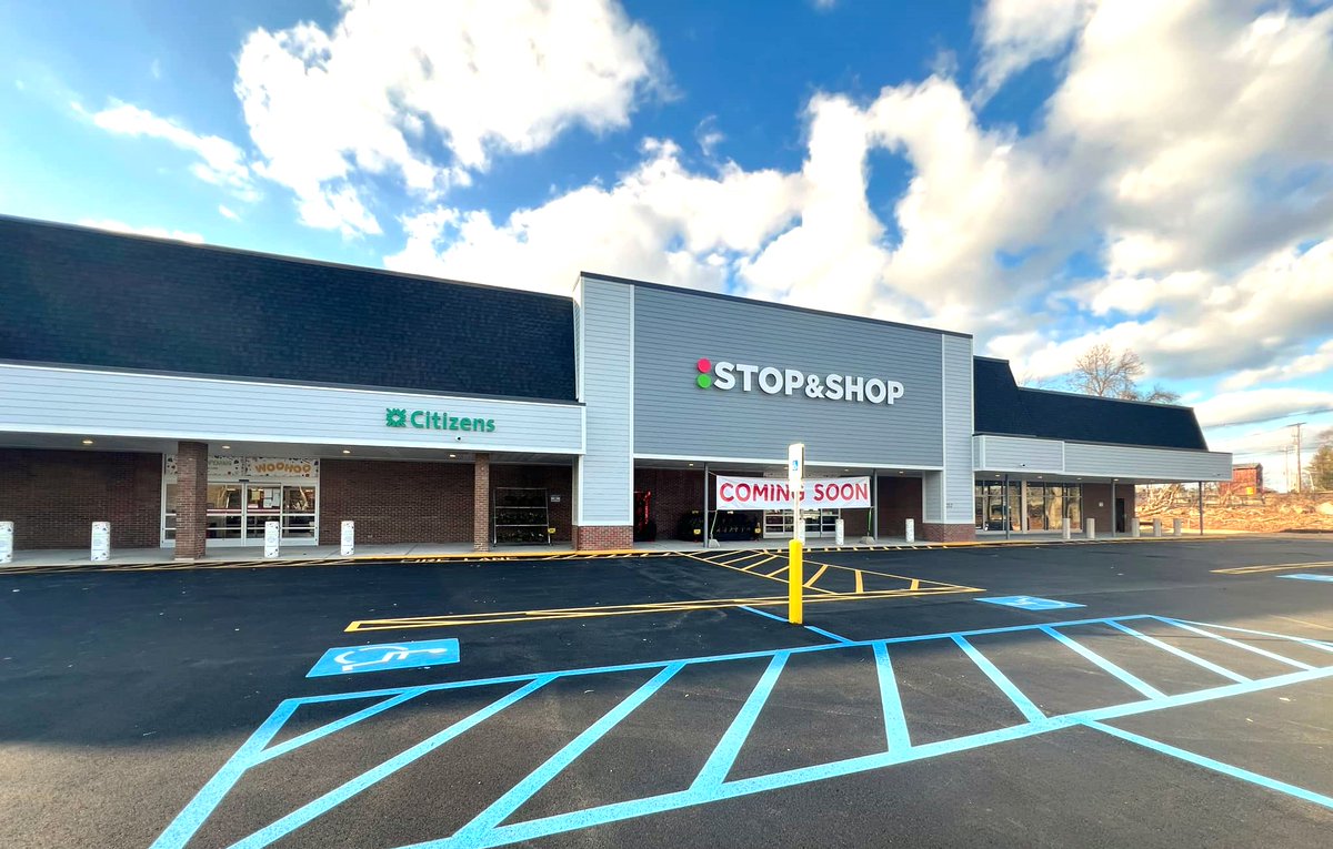 BowdoinBuilds's tweet photo. Work is complete at @StopandShop's new Acton, MA location. The new 66,000 SF supermarket opened on 12/13/24. Exterior work included building façade modifications, parking lot improvements and sidewalk installation. Interior scope: new MEPs, LED lighting and utilities upgrades. https://t.co/IeyviCOPI6