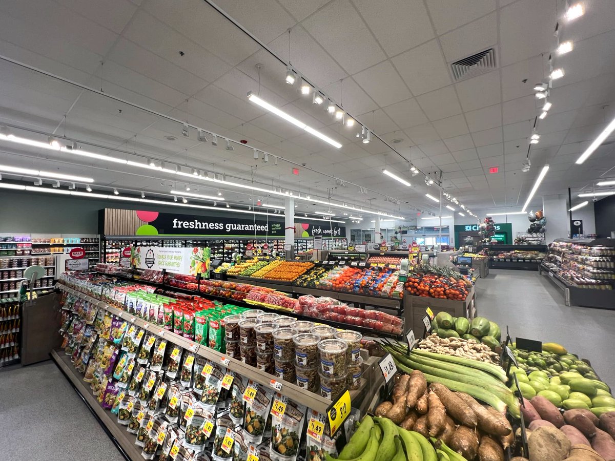 BowdoinBuilds's tweet photo. Work is complete at @StopandShop's new Acton, MA location. The new 66,000 SF supermarket opened on 12/13/24. Exterior work included building façade modifications, parking lot improvements and sidewalk installation. Interior scope: new MEPs, LED lighting and utilities upgrades. https://t.co/IeyviCOPI6