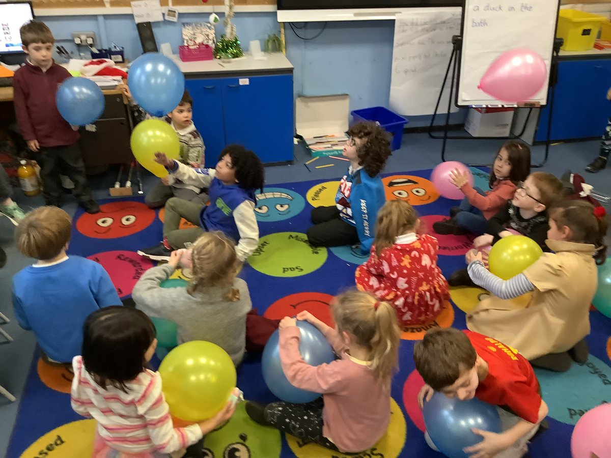 ThamesideSch's tweet photo. Thank you for all the donations from parents towards our class party this afternoon! We had some fun with balloons, played party games, made bunting, and created cones to hold our popcorn! #Kitestps https://t.co/RZc5Es07np