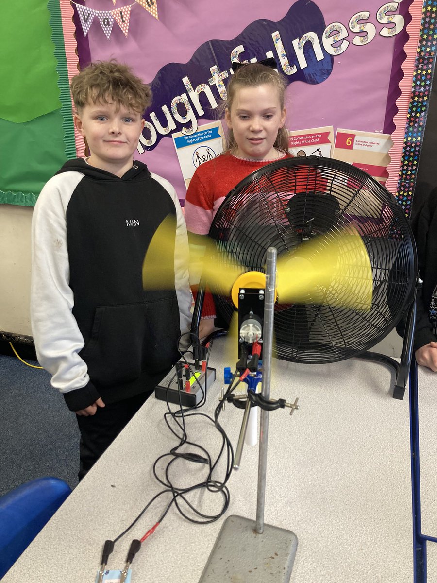 darwincentre's tweet photo. Yesterday we had a great day @PennarSchool delivering climate change &amp; renewable energy workshops! Both classes aced their investigations into wind turbine efficiency! A great end to our events for 2024! #STEMworkshop #renewableenergy #STEMeducation @DragonLng https://t.co/fkJ6evRfF9