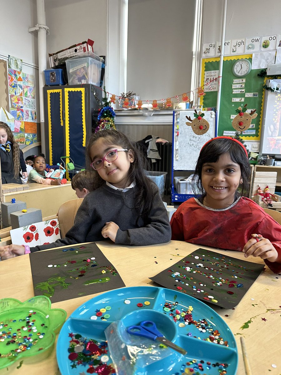 We also painted Christmas trees today. We used short and long lines to create the shape 🎄