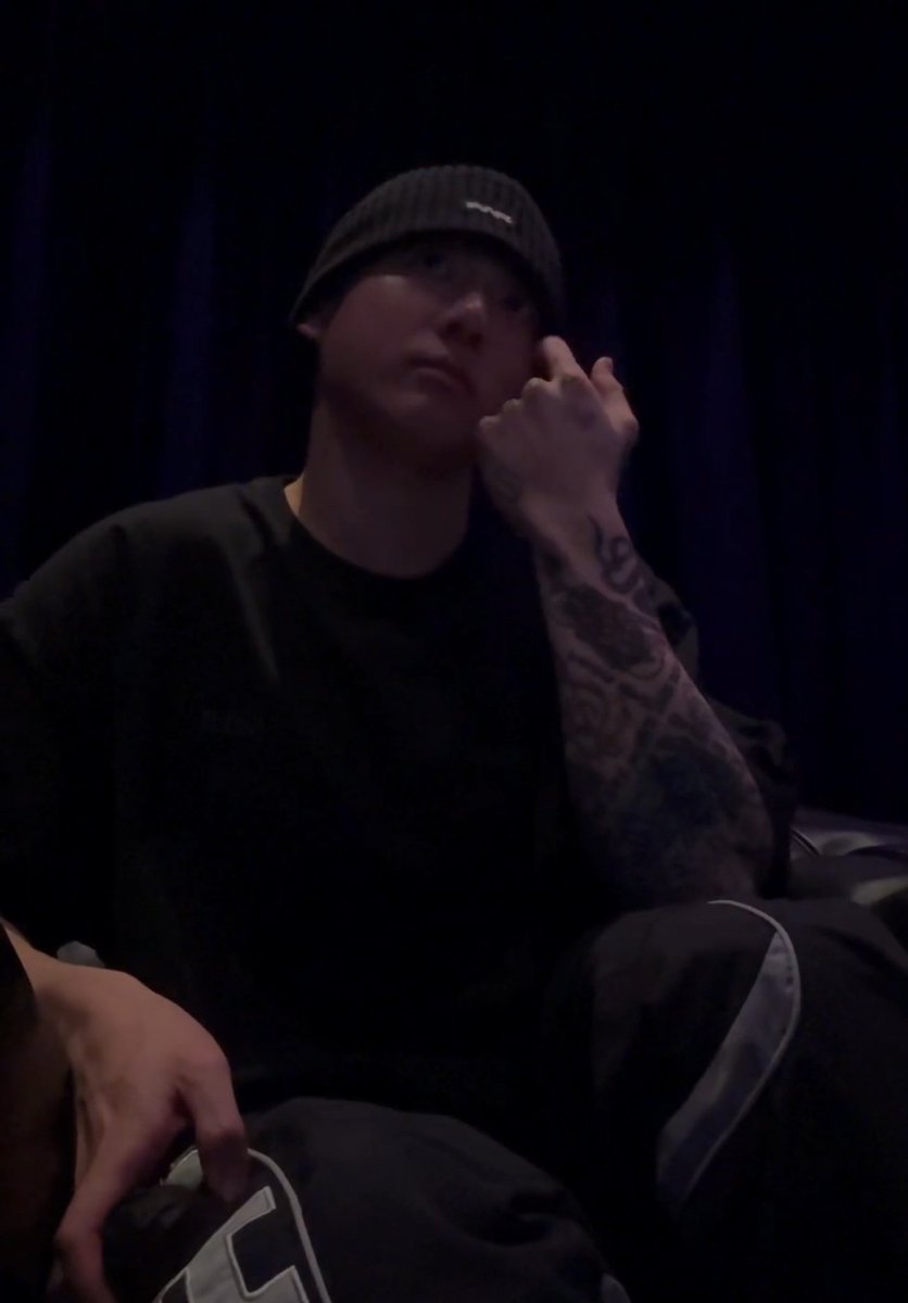 جونگکوک: من آهنگ‌های BTS رو نمی خونم.. چون می خوام اونو همراه با اعضا بخونم

[20231218]