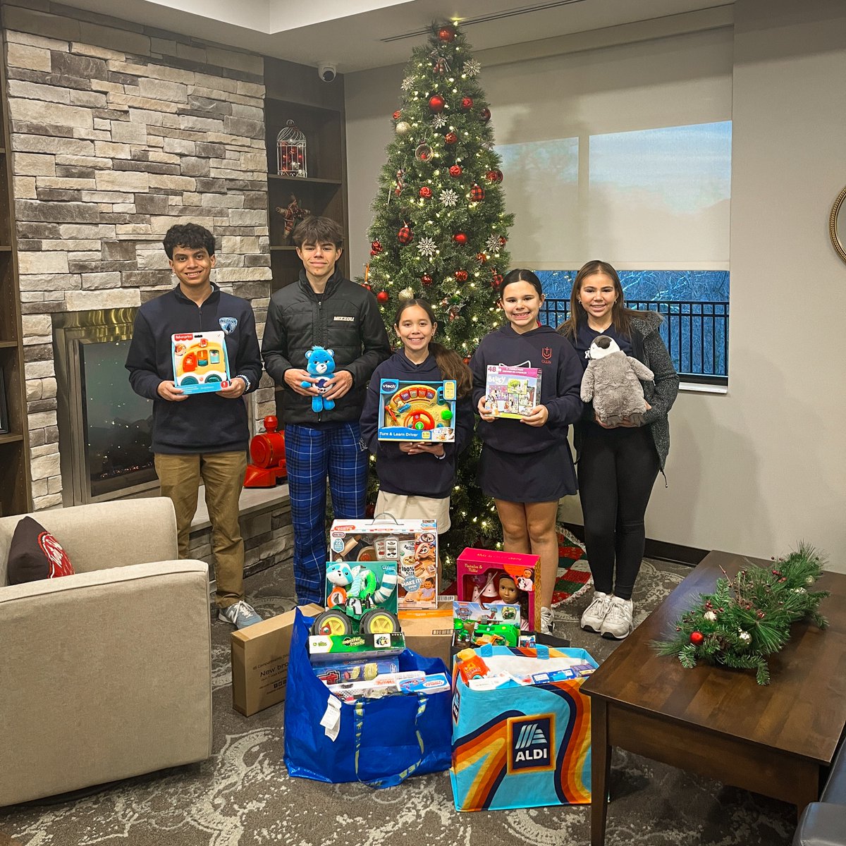 A big thank you to RallyforRhyan and the Loos Family for their holiday donations to the families here at the Ronald McDonald House! 🎁 🤗