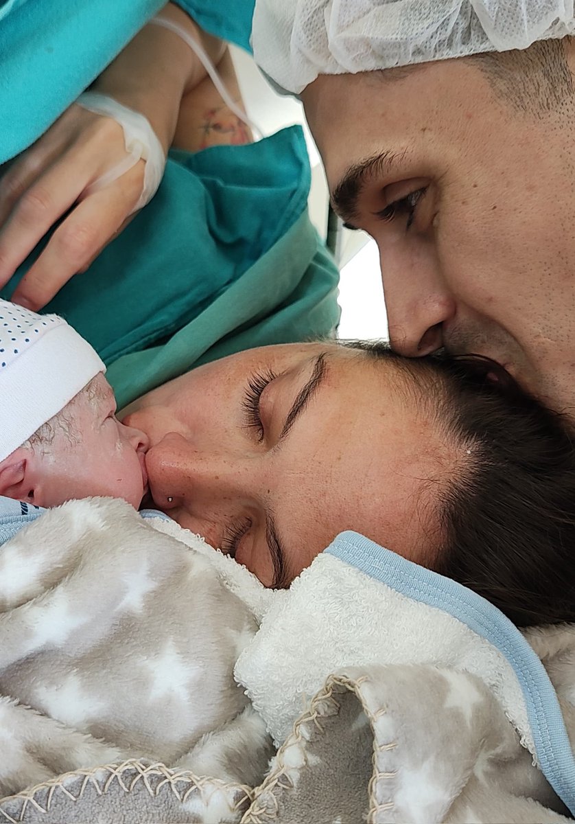 Shoapaglia's tweet photo. Y así conocía el segundo amor de mí vida, el más chiquito, el que llegó para enseñarme de nuevo, todo lo que creía saber, llego a llenarme de besos y yo derretida de amor, Gracias bebe, por qué no te das ni una idea, de todo lo que me sanaste desde que estás 💖 https://t.co/MHJ3vManAf