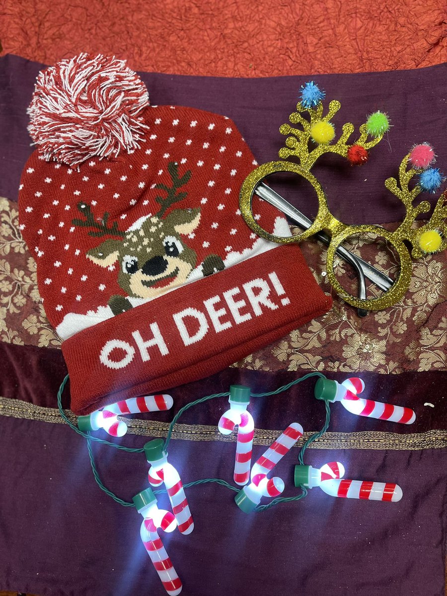 varallopr's tweet photo. Each holiday, my friend and client Phillip Miller, sends festive items which brighten up the season and our spirits. Thank you, Phillip. @pmillerlaw @TennesseeBar #lawyer #MerryChristmas https://t.co/wPMFHLkX9r