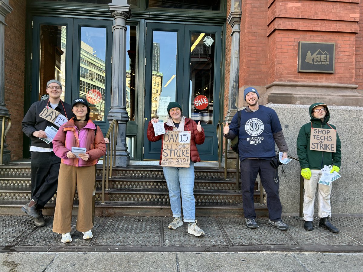 reiunionsoho's tweet photo. One day longer, one day stronger! The REI SoHo ski shop techs are still out here on ULP strike, fighting for health and safety! Thanks to our @The_AFM union siblings for joining us on the picket line on Day 15 💪 Write an email to support workers: https://t.co/f6BsLc8FUa https://t.co/Z5WIXPKouB