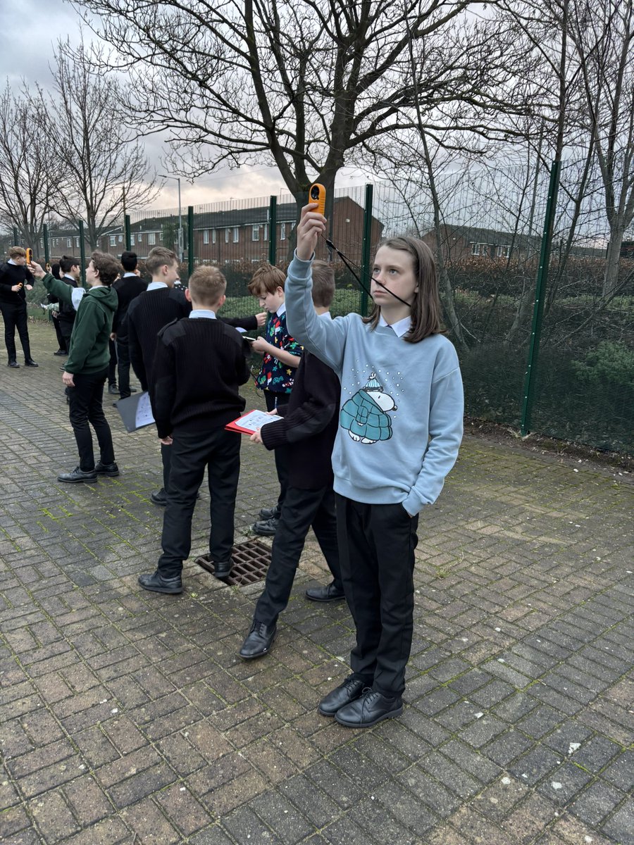 HTHAGeography's tweet photo. Year 8 finally got to do their microclimate fieldwork. Gusts of up to 40mph in some locations https://t.co/cosntLdejy