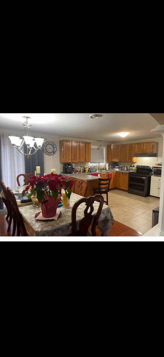 Charmin693's tweet image. Before and After ❤️✅

We are sooooo happy with the end results of our renovated kitchen.. been at it since middle of April. It’s been a busy couple of months to say the least….but God is Good~🙌🏾🙏🏾❤️✅
#blessedandgrateful✅
#newkitchen
#motherhubbards
#kent#taylorflooring