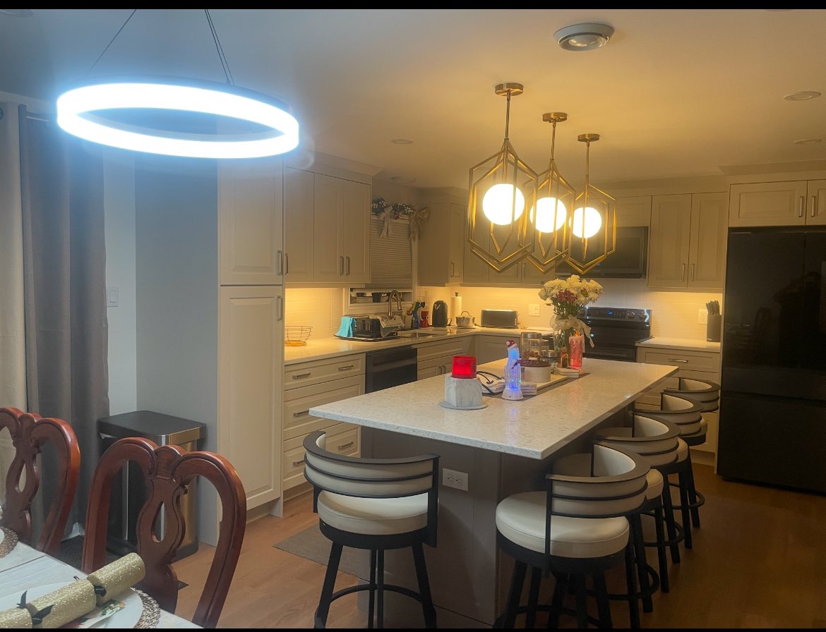 Charmin693's tweet image. Before and After ❤️✅

We are sooooo happy with the end results of our renovated kitchen.. been at it since middle of April. It’s been a busy couple of months to say the least….but God is Good~🙌🏾🙏🏾❤️✅
#blessedandgrateful✅
#newkitchen
#motherhubbards
#kent#taylorflooring