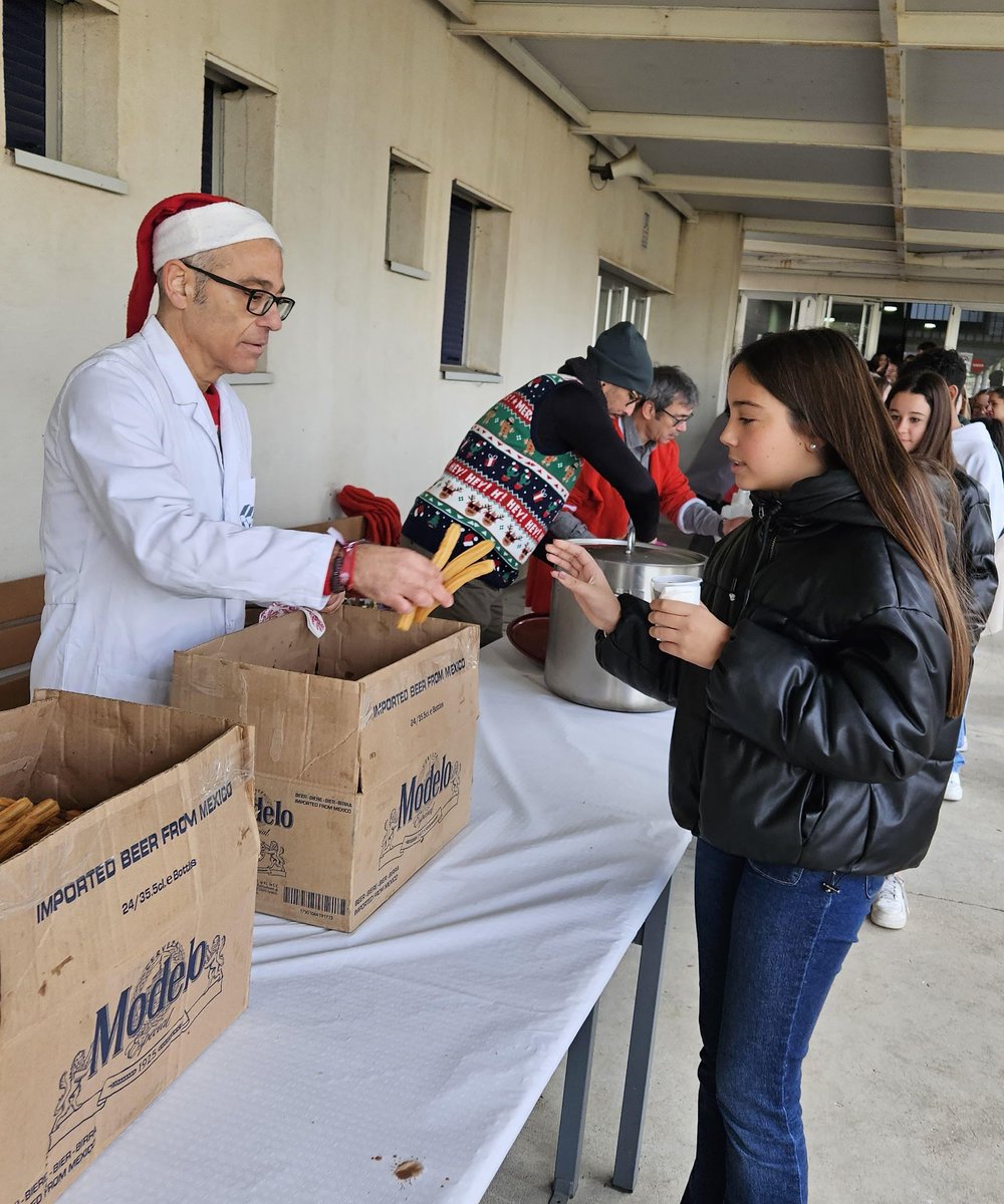 iesfgb's tweet photo. Hoy en @iesfgb gracias al @ampaIESFGB todos los alumnos han pasado a tomar chocolate con churros para comenzar a celebrar la Navidad.
Muchas gracias a todos los que lo han hecho posible https://t.co/3DB1Olpt6B
