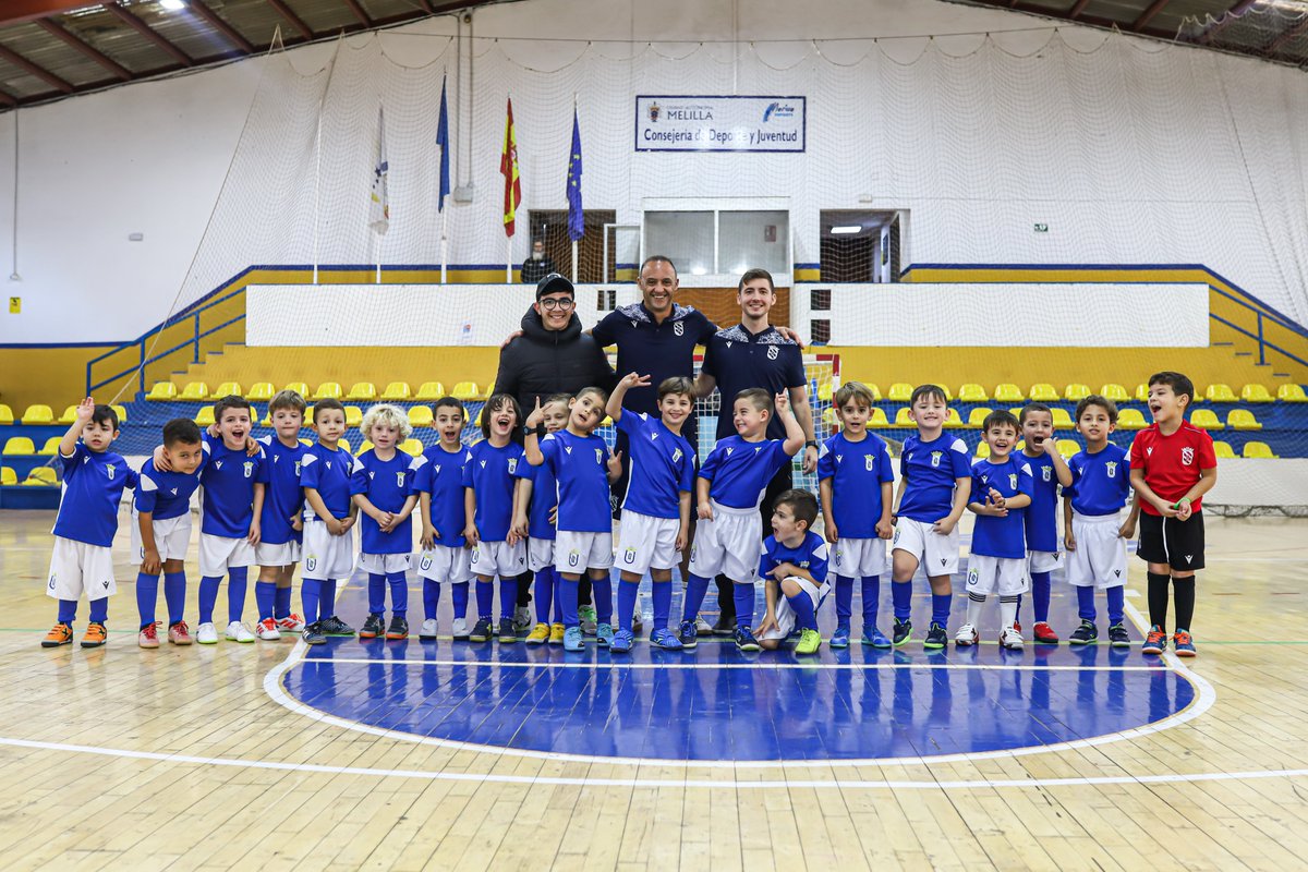 canteraudm's tweet photo. #CanteraUDM| 🔚 Último entrenamiento para nuestros miniazulinos de la Escuela de Iniciación Quique Alonso (2019 y 2020) 

😂🐊Hemos pasado un buen rato jugando al cocodrilo y después un ratito con el esférico ⚽

¡El año que viene más y mejor! 🎆

#DeTodaLaVida @melilla_deporte https://t.co/Ux9JUZbWuY