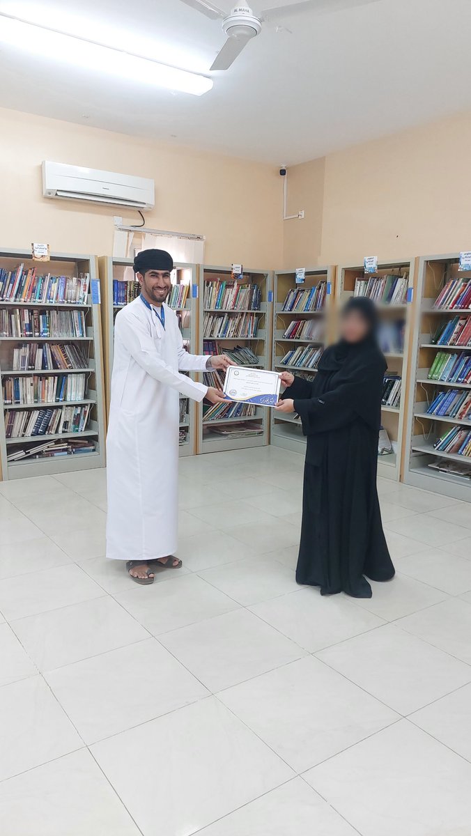 alkhashba22's tweet photo. ضمن إطار التعاون المؤسسي نفذ مجموعة من المسّاحين من دائرة الإسكان والتخطيط العمراني بالمضيبي ورشة لتوضيح المسح الأرضي وطريقة استخدام بعض الأجهزة عمليا، ضمن برنامج تبادل الزيارات (الجغرافيا المكانية) بتنسيق أ. إيمان القاسمية تحت إشراف أ.شيخة الشبيبة مشرفة المادة. https://t.co/9M308kxhUg