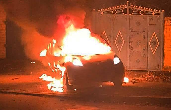 #Херсон #kherson #RussiaUkraineWar #RutoLiesAllTheTime #RussiaIsANaziState 

Черговий скид з дрону на цивільне авто. Одна людина загинула, інша в лікарні.