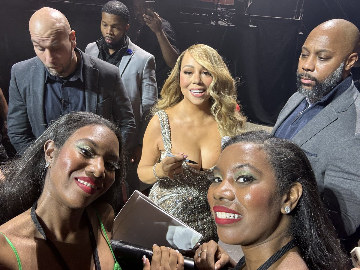 thesopranotwins's tweet image. WE LOVE YOU SO MUCH @MariahCarey!!!!! THANK YOU for truly making our year and giving us time to get it together to take our rectified selfie! We are eternally grateful for you! Also shout out to @Michele808 President of the Lambily for manifesting this moment for us #LambsforLife