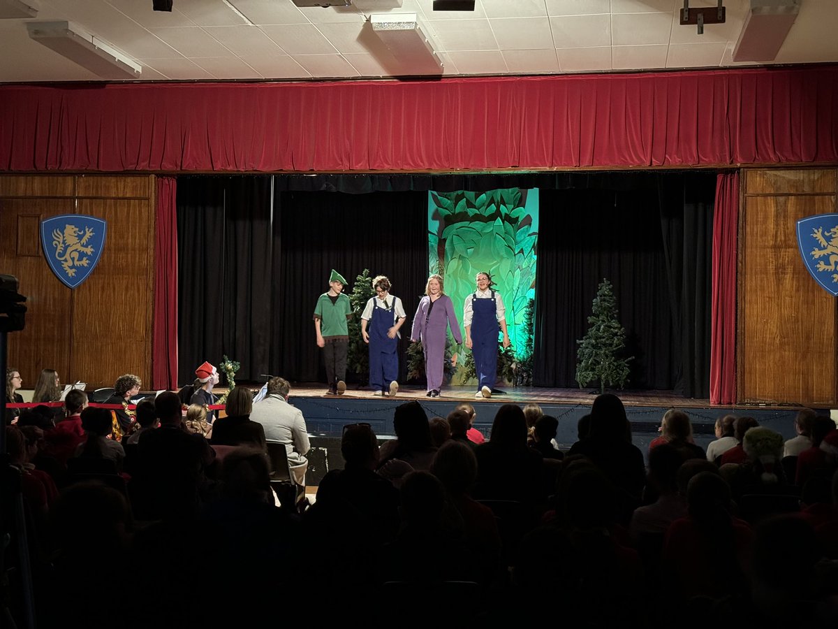 ⭐️🎭Robin… A Pembroke Tale🎭⭐️

We had a fantastic first show to our local primary schools this afternoon!

10 minutes to go before this evening’s performance!! 

📍 Pembroke, Main Hall
📆⏰ Weds 18th Dec 5pm - 7pm
📆⏰ Thurs 19th  Dec 7pm - 9pm
💰Tickets £3 each 
👥 Open to all