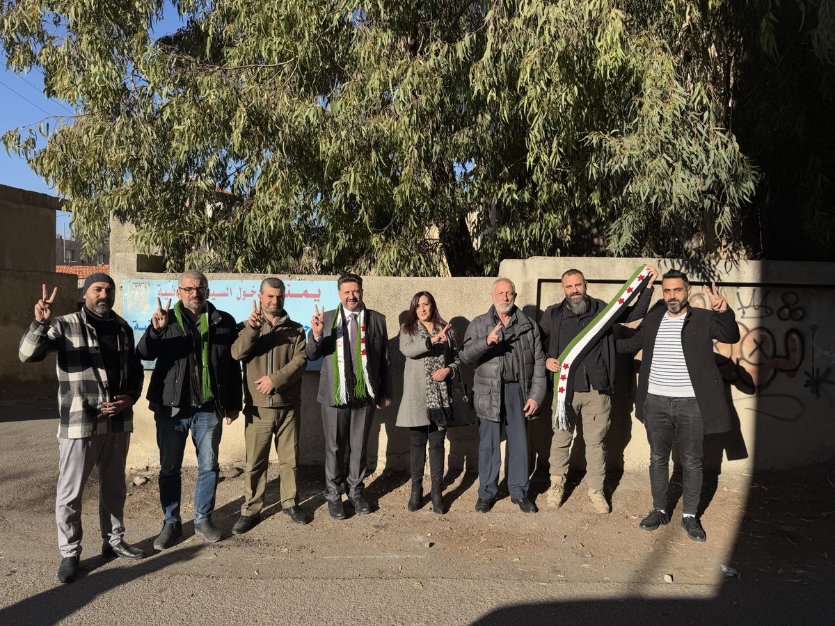 YaserAbdulrahim's tweet photo. 2
تشرفنا بلقاء اللجنة السياسية في السويداء، حيث كان اللقاء مناسبة لتبادل التهاني بمناسبة انتصار الشعب السوري وإنهاء حقبة نظام الأسد. تناول النقاش ملامح سوريا الجديدة التي نحلم بها جميعًا، دولة مدنية تُرسخ حقوق الإنسان والحريات، وتقوم على سيادة القانون والفصل بين السلطات.

اتفقنا على أهمية تعزيز الحوار المستمر لبناء مواقف وطنية مشتركة، مع التأكيد على وحدة سوريا أرضًا وشعبًا، وضمان حق كل مواطن سوري في العيش بدولة تسودها العدالة والمساواة.

#السويداء