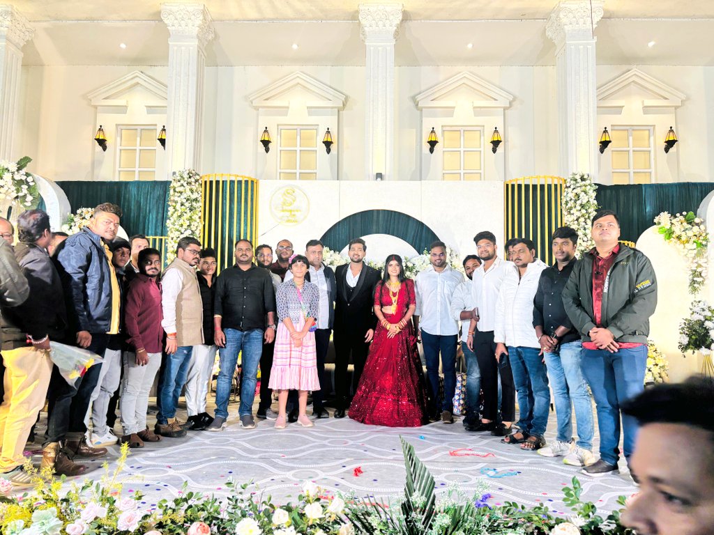 ଭାରତୀୟ ଜନତା ଯୁବମୋର୍ଚ୍ଚାର ସାଂଗଠନିକ ଭୁବନେଶ୍ୱର ଜିଲ୍ଲା ସଭାପତି ସ୍ଵୟଂ ସେବକ ରାୟଙ୍କ ବିବାହ (ଭୋଜି) ଅଭ୍ୟର୍ଥନା ଉତ୍ସବରେ ଜିଲ୍ଲା ଯୁବମୋର୍ଚ୍ଚା କାର୍ଯ୍ୟକର୍ତ୍ତାଙ୍କ ସହ ସାମିଲ୍ ହୋଇ ଉଭୟ ନବବିବାହିତାଙ୍କୁ ମଙ୍ଗଳମୟ ବୈବାହିକ ଜୀବନ ନିମନ୍ତେ ସହୃଦୟେ ଶୁଭେଚ୍ଛା ଜ୍ଞାପନ କଲି ।