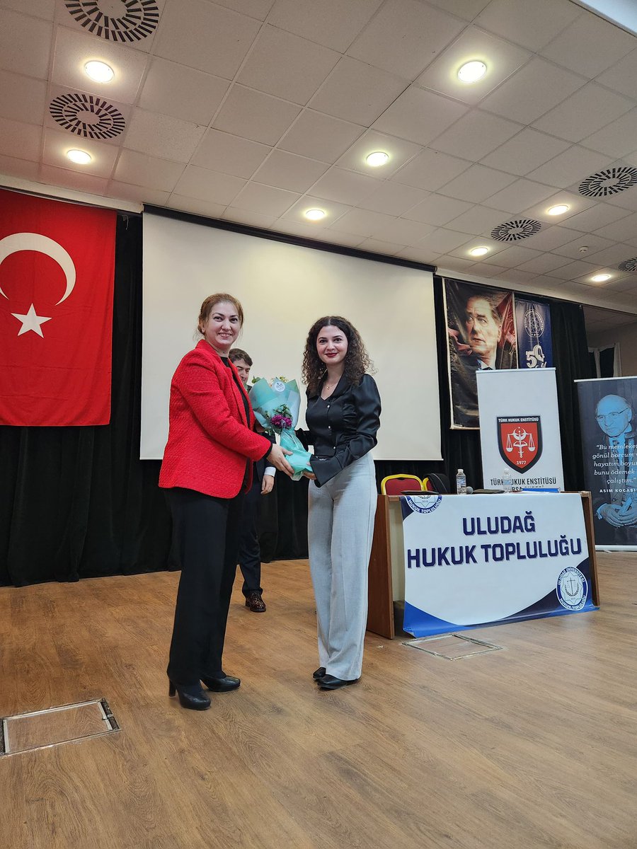 TurkHukukBursa's tweet photo. Asım Kocabıyık bilim, kültür, sanat ve spor haftası kapsamında; Uludağ Hukuk Topluluğu iş birligiyle "Mesleki Söyleşiler" etkinliğimizde Av. Seçil ATEŞ ve Av. Sadi KAYABAŞI, Uludağ Üniversitesi Hukuk Fakültesi ögrencileri ile bir araya gelerek mesleki söyleşi gerçekleştirdiler. https://t.co/chpMzkRL3i