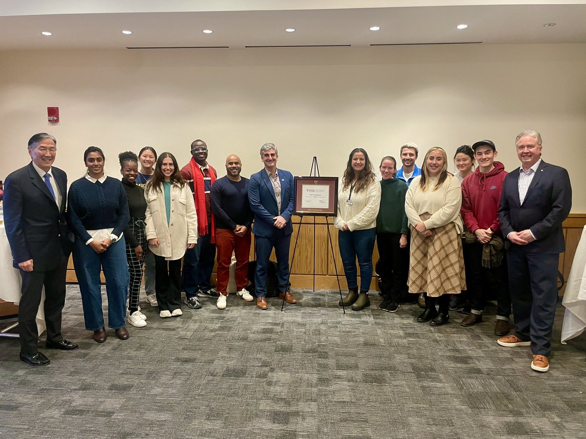 HarvardChanSLFP's tweet photo. Celebrating @MiroBTV’s impactful fellowship at @HarvardChanSPH. Over 8 weeks, the former Burlington Mayor taught Health Policy &amp; Leadership, sharing lessons from leading during COVID-19. Highlights included a fireside chat &amp; guest speaker Gov. Peter Shumlin. 🌟 #Leadership https://t.co/HWopDOnBIG