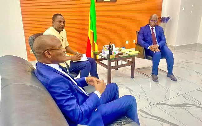 Le 12 12 24 était à mon cabinet <a href="/ndrikoffi_/">N’dri philippe koffi</a> SG du #FDFP de @Gouvci du Réseau Africain des Institutions et Fonds de Formation Professionnelle. Nous avons exploré des pistes de solutions pour redynamiser le Fonds de Développement de la Formation Continue et de l'Apprentissage.
#KYC