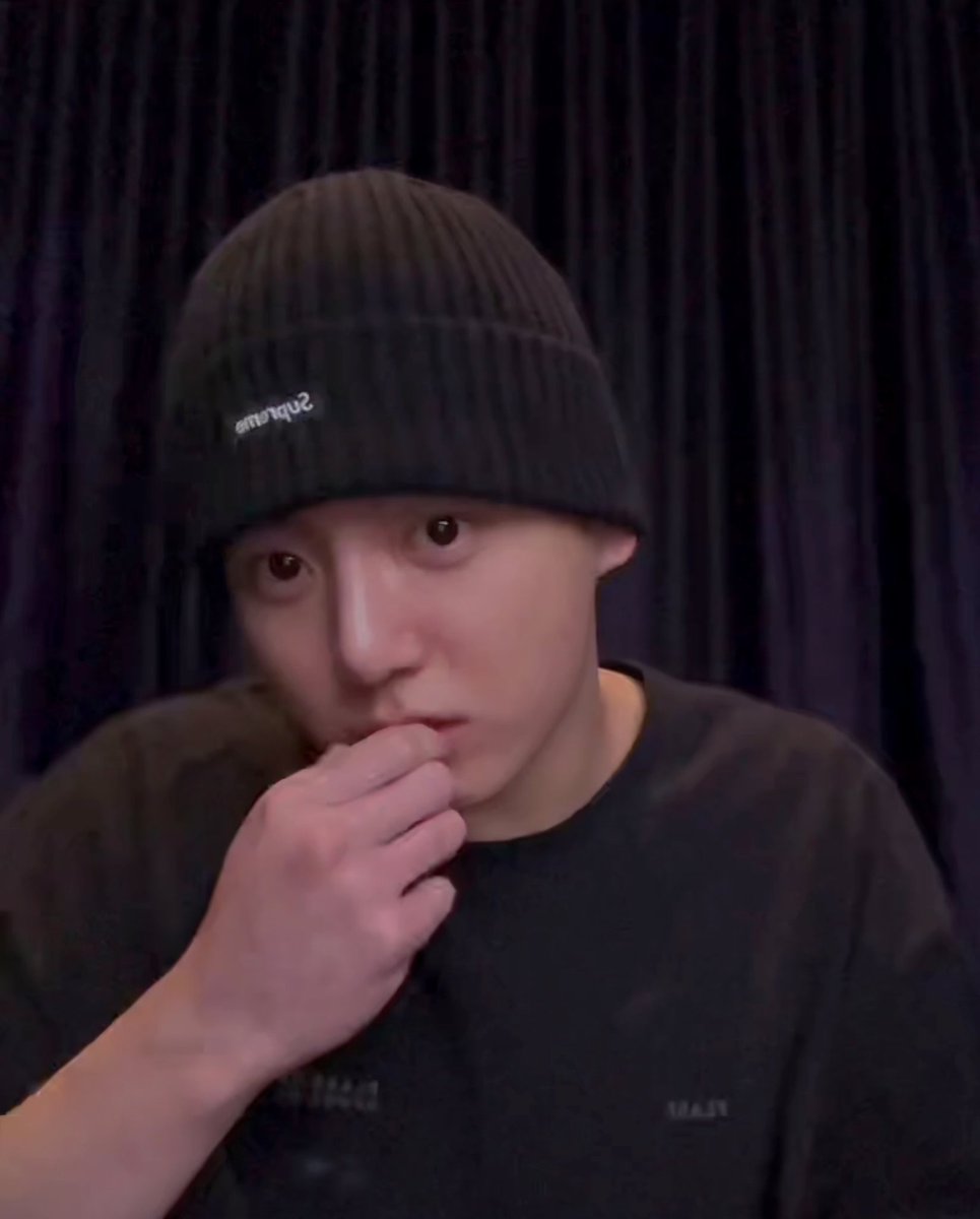 samgak__'s tweet photo. 이런 얼굴을 하고 가까? 라고 묻는 정국을 주의하세요 절대로 가지마. 라고 대답해야 합니다 https://t.co/hlcqMyMQlw