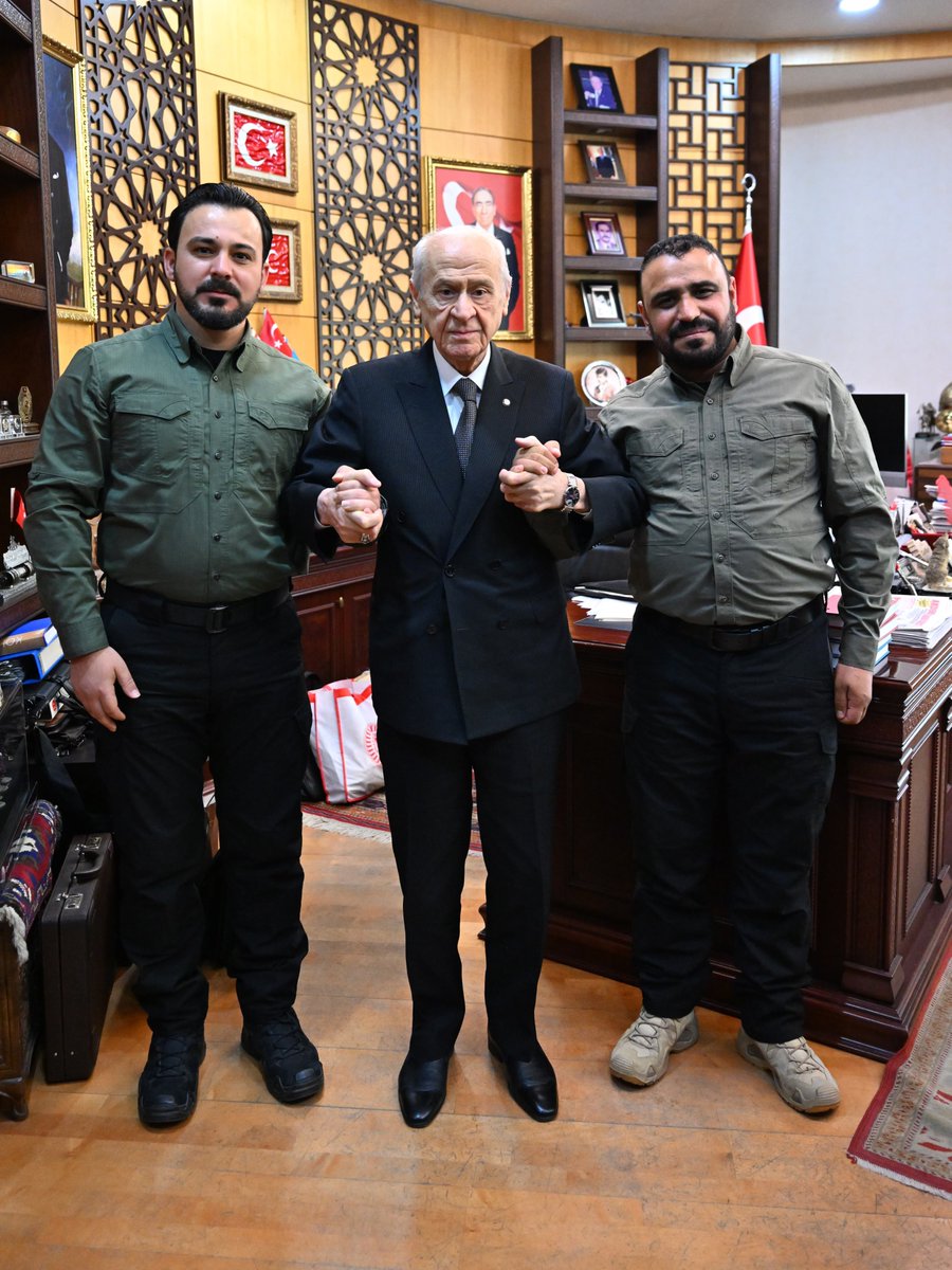 ayyildirim1's tweet photo. Suriye Milli Ordusu 2.Kolordu Özel Kuvvetler Genel Komutanı Seyf Ebubekir Polat, Süleyman Şah Tümen Komutanı Muhammet Casim ve Suriye Türkmen Dernekler Federasyonu Başkanı Tarık Sulo Cevizci Liderimiz Sayın Devlet Bahçeli’yi ikinci kez ziyaret ederek bölge ile ilgili bilgi alışverişinde bulundular ve Liderimizin hayır dualarını aldılar.