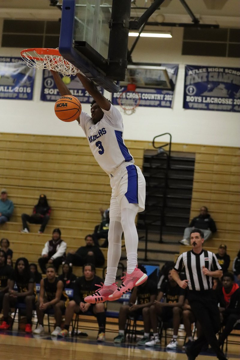AtleeHoops's tweet photo. Raiders hold off Springers for the win! Atlee pulls out a 68-63 win vs Highland Springs. Atlee improves to 5-0 on the season. Knox Axselle led the scoring with 24 points, Will Hopkins had 17 points and Reed Taylor chipped in 11 points. #EDGE #raidersrising #atleehoops #weareatlee https://t.co/OvOaIJj8vR