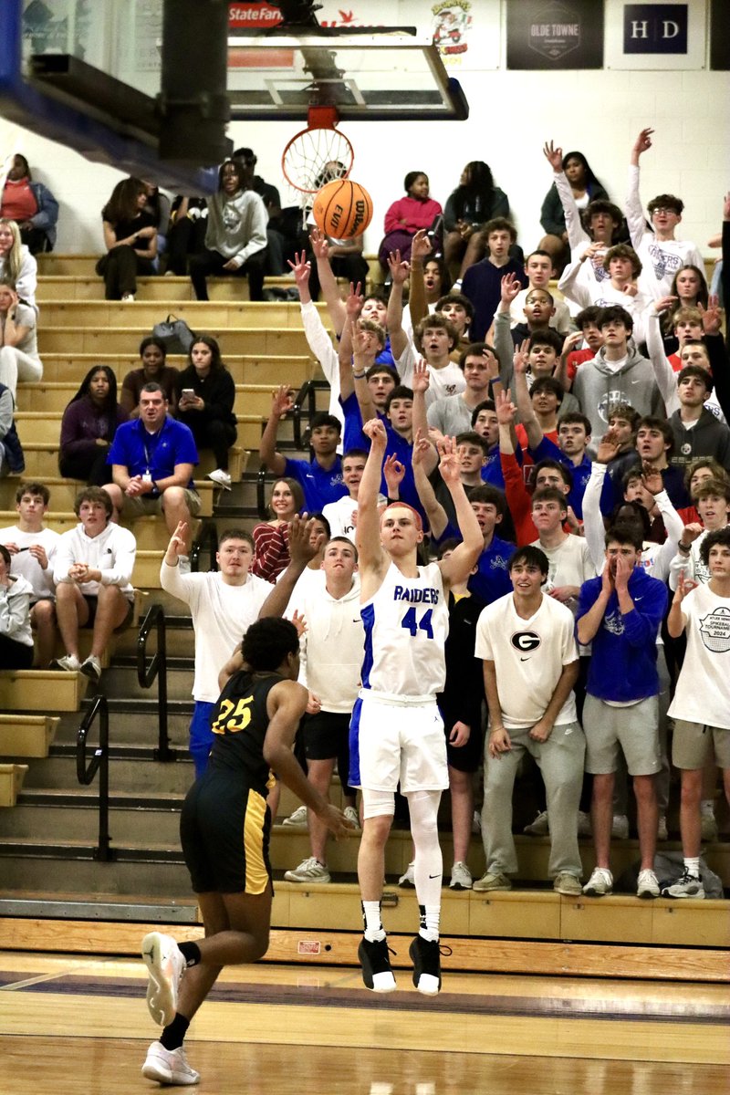 AtleeHoops's tweet photo. Raiders hold off Springers for the win! Atlee pulls out a 68-63 win vs Highland Springs. Atlee improves to 5-0 on the season. Knox Axselle led the scoring with 24 points, Will Hopkins had 17 points and Reed Taylor chipped in 11 points. #EDGE #raidersrising #atleehoops #weareatlee https://t.co/OvOaIJj8vR