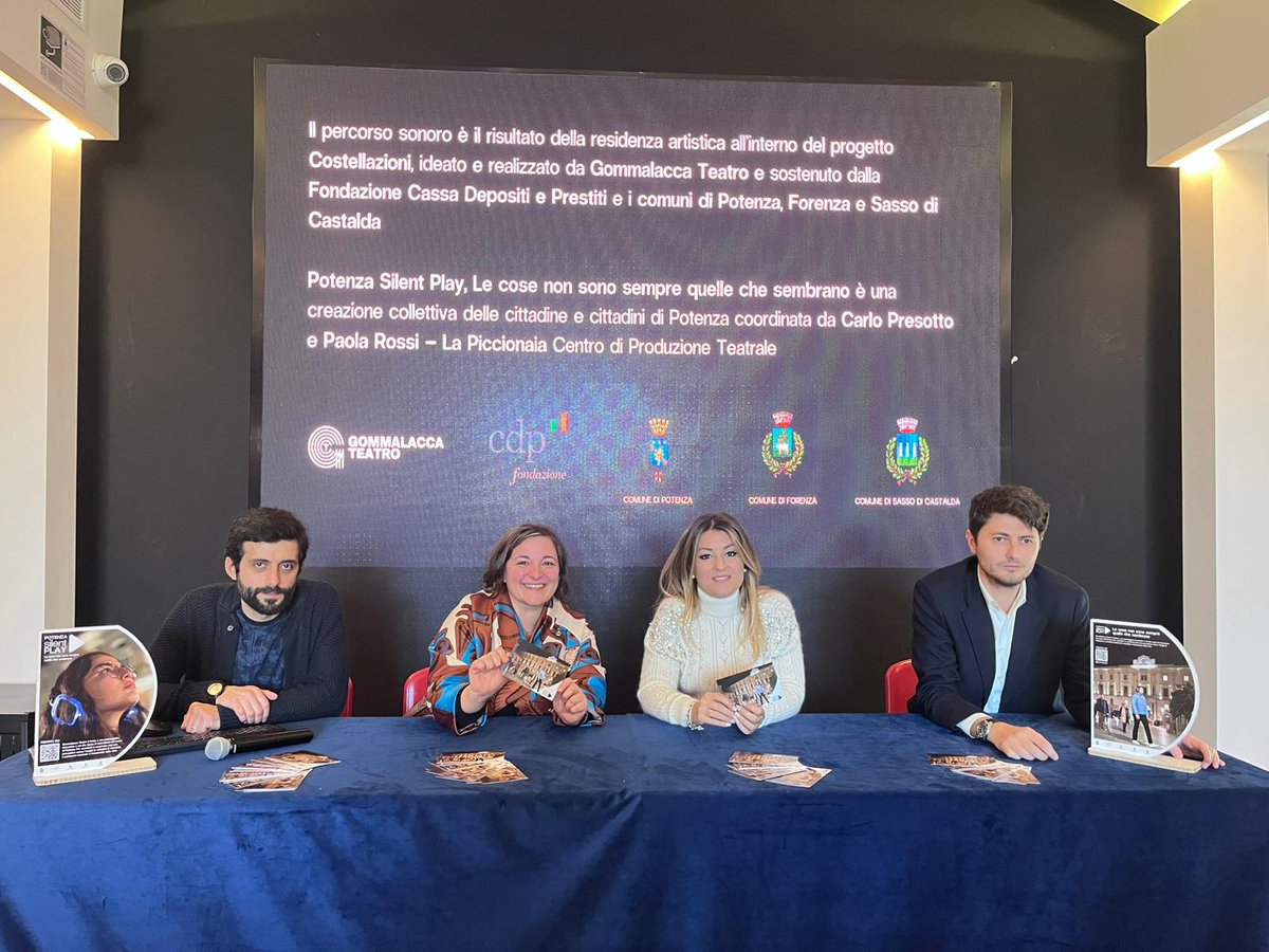 Oggi abbiamo presentato "Potenza Silent Play - Le cose non sono sempre quelloche sembrano": il percorso sonoro di #GommalaccaTeatro nel cuore della città torna con nuove date tra dicembre e gennaio.

👉 gommalaccateatro.it/potenzasilentp…

<a href="/ComuneDiPotenza/">Comune di Potenza</a>