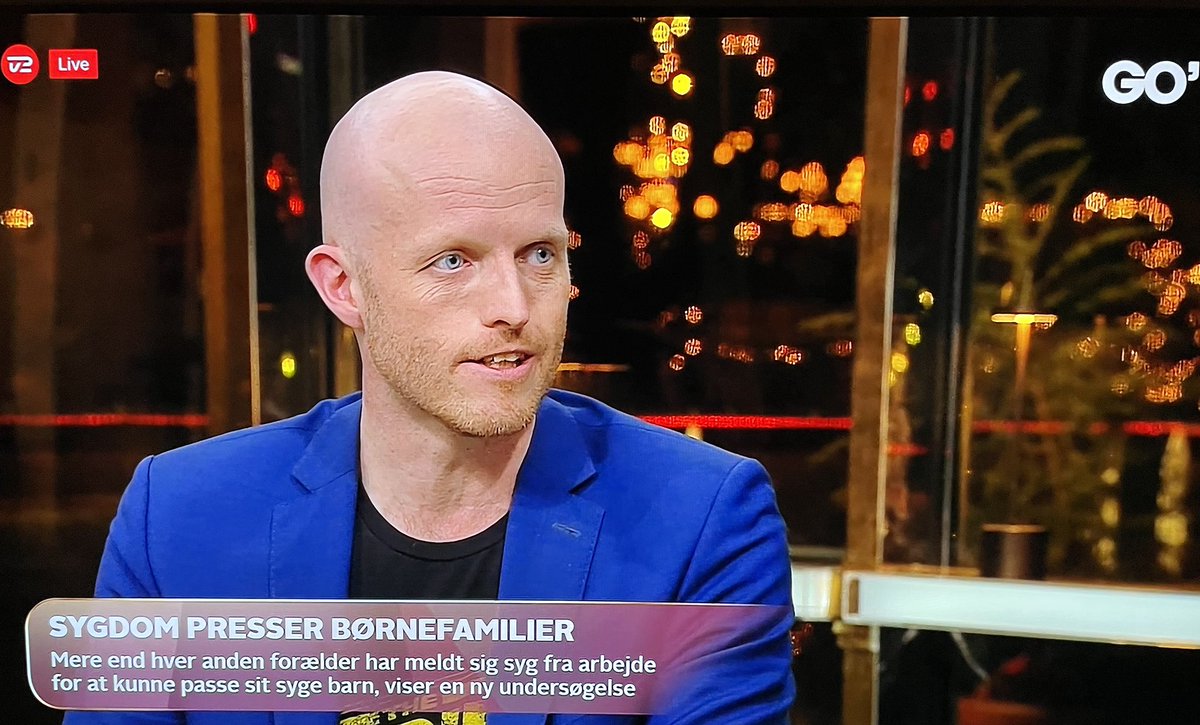 Børn bør have ret til at være hjemme hos deres mor og far, når de er syge. Lad os mødes i en trepart og finde løsninger! #dkpol <a href="/jgaardsdal/">Johnny Gaardsdal</a> i Go’ Aften Live på <a href="/tv2danmark/">TV 2 Danmark</a>