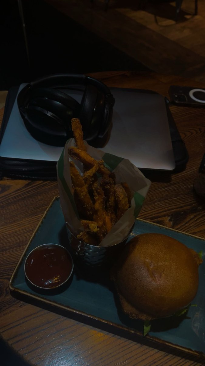 Copyrado tweet media