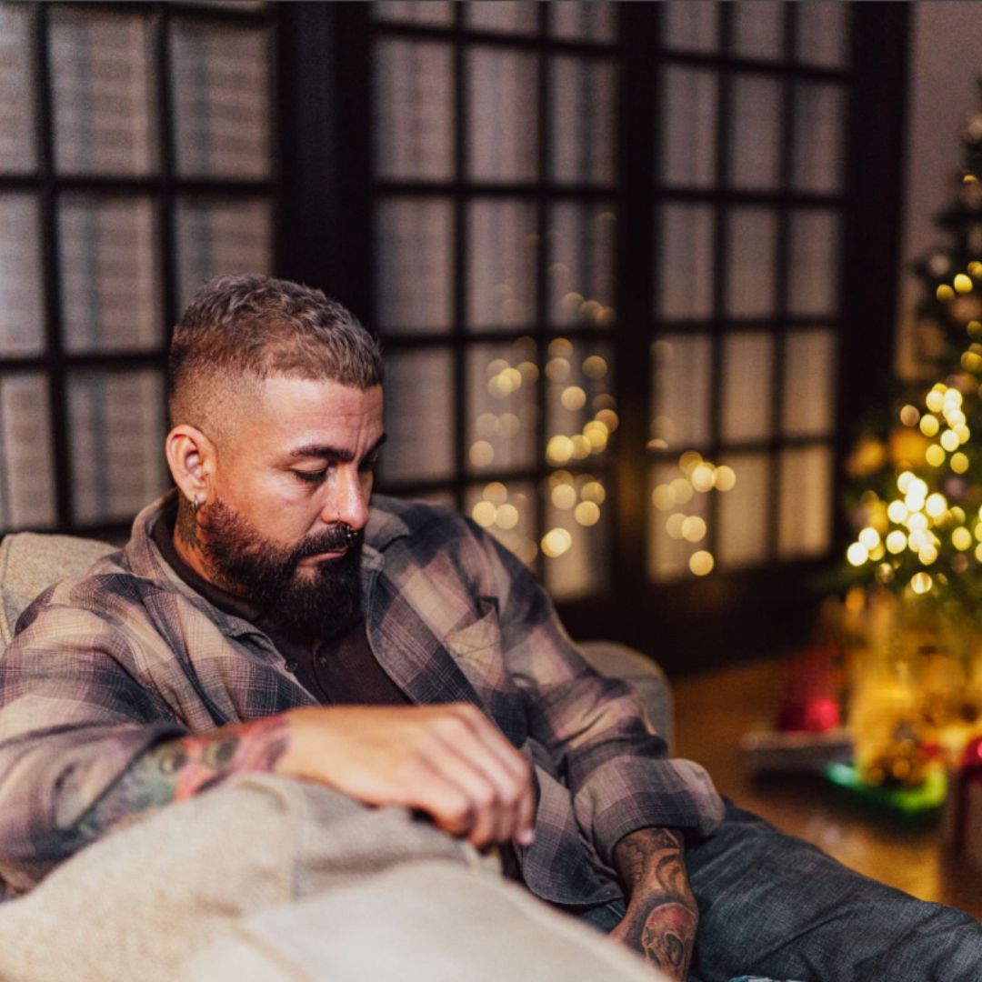 HealGrief's tweet photo. HOLIDAY GRIEF – By Donna Ashworth

“The festive season,
‘the most wonderful time of the year’,
but if you are missing a face at your table,
it can be the hardest time of all.

How to feel merry, how to feel bright,
when your world has lost its light?" https://t.co/l8J3Nw8bI1