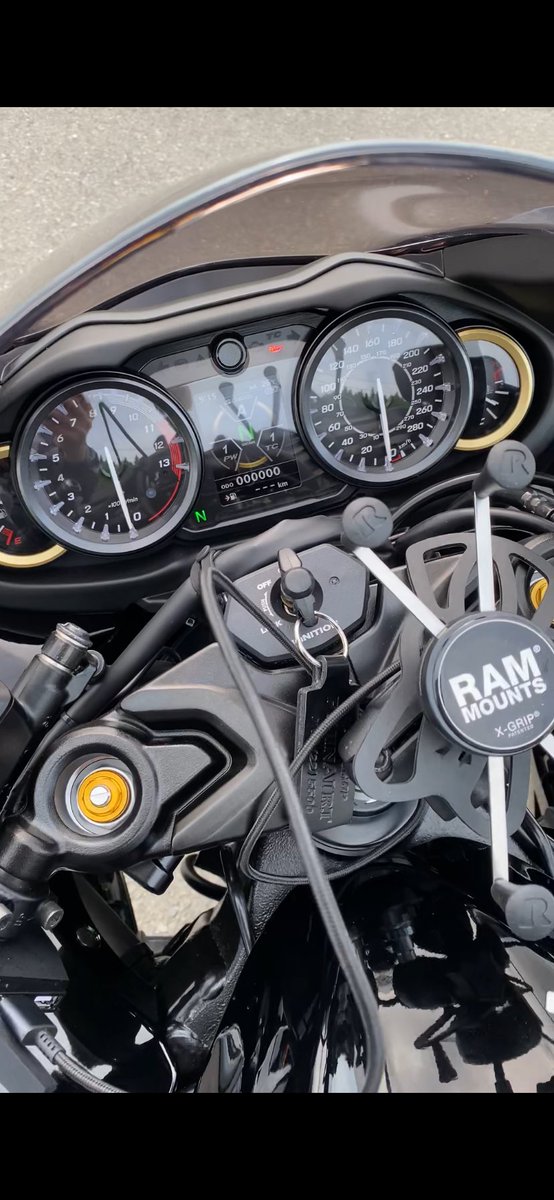 LS_Hayabusa's tweet photo. 新車納車に関して、0キロはありえないってスレッドをよく見るんですけど、
私は自分で不具合や緩み等見るので0キロで受け取りたいと言って
0キロで受け取りました。
0キロってよほど珍しいんでしょうかねー。 https://t.co/TxUOFTndf8