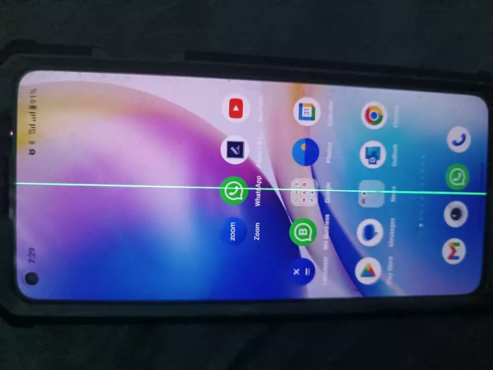 UsamaKhan778's tweet image. After a software update, green lines appeared on my OnePlus screen. @OnePlus_Support told me to pay for a screen replacement. Why should I pay for their faulty update? This is unacceptable! Fix your devices, OnePlus #BoycottOnePlus #OnePlusGreenLineIssue
@OnePlus @OnePlus_Support