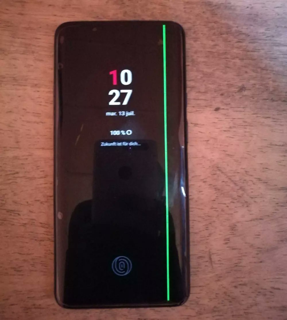 UsamaKhan778's tweet image. After a software update, green lines appeared on my OnePlus screen. @OnePlus_Support told me to pay for a screen replacement. Why should I pay for their faulty update? This is unacceptable! Fix your devices, OnePlus #BoycottOnePlus #OnePlusGreenLineIssue
@OnePlus @OnePlus_Support