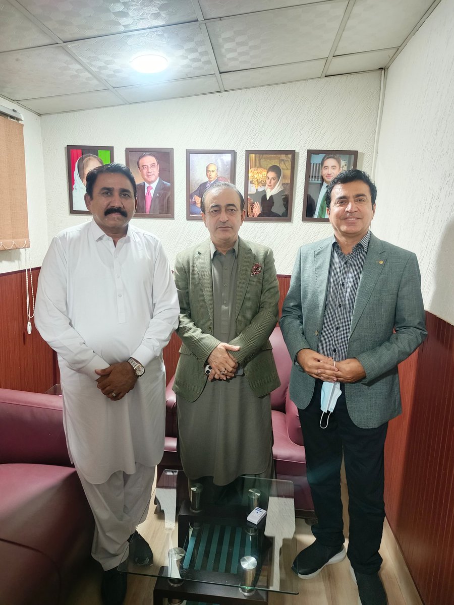 NehaAngle17's tweet photo. صدر پی پی پی منارٹی ونگ سندھ و مشیر وزیر اعلی سندھ ایم پی اے ڈاکٹر لعل چند اکرانی صاحب سے صدر پی پی پی منارٹی ونگ کراچی ڈویژن مشتاق مٹو صاحب کی ملاقات جس میں #کرسمس کے حوالے سے تفصیلی گفتگو ہوئی
@BBhuttoZardari @AseefaBZ @DrUkrani @RoomaMatto @MediaCellPPP https://t.co/K327Zjul5R