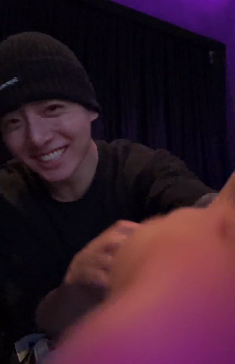 odetonamu's tweet photo. jungkook laughing because his phone is at 7% so he was like "is this my phone telling me to sing seven???? *thinks hard* nonono i'll sing it next time. bye!!!!" https://t.co/Az5C0p0bu7