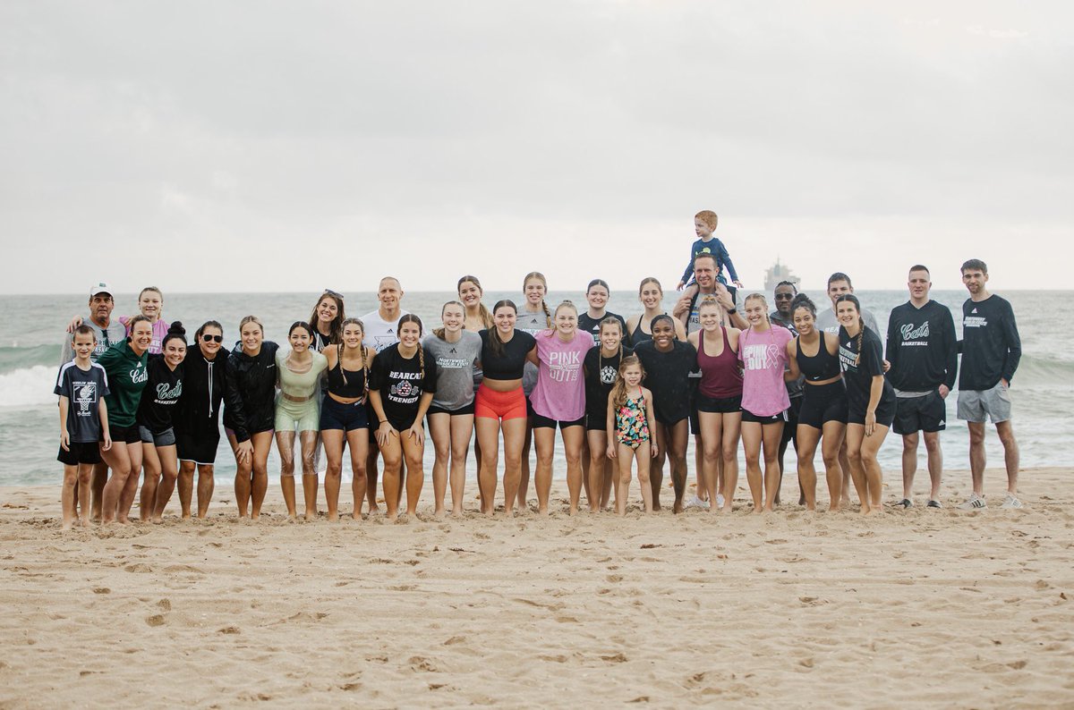 nwbearcatwbb's tweet photo. Woke up in paradise 🏝️

#OABAAB || #CultureWins https://t.co/q6qZzpaBJd