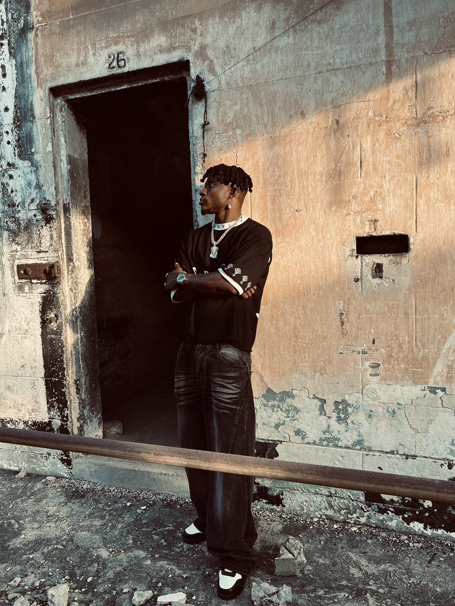 starteeofficial's tweet photo. #SabiBoy Music Fashion Lifestyle!! 🖤🤍

#Apalapiano Keep Streaming Guys 🔥

https://t.co/5cWwZ8Ayqi

The Movie Lording 🎥

#ArepadeRecords https://t.co/c6GT4n9xst