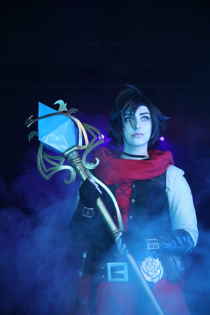 AshleyIlunaneko's tweet photo. I never shared this picture we made with the staff before! The smoke really gives it the right feels~
📸soulclickers
#rwby #rubyrose #rubycosplay #rwbycosplay #relic #rwbyweapon #rwbyvolume8 @OfficialRWBY @RWBYCosplayers https://t.co/6DnKGL3lXC