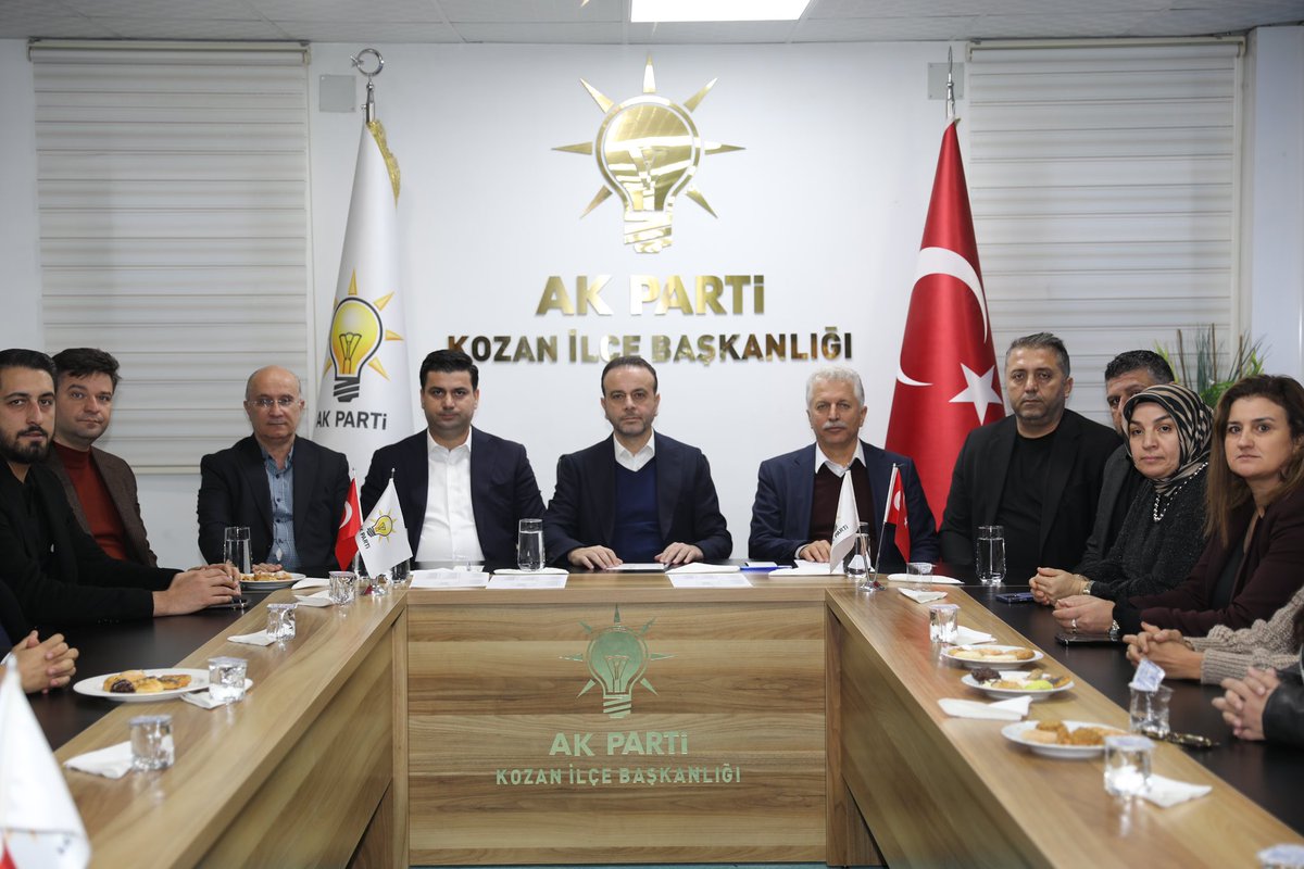ozangulacti's tweet photo. 📍Kozan 

Kozan’da teşkilatımızın tüm kademeleriyle bir araya gelerek, birlik ve beraberlik içerisinde toplantımızı gerçekleştirdik.

Fedakar hemşehrilerimizin desteği, bizim için büyük bir motivasyon kaynağı oldu.

Kozan’da aldığımız bu destekle, büyüklerimizden ilham alarak gece gündüz demeden daha da güçlü bir şekilde çalışmaya devam edeceğiz. 

Teşkilatımıza ve tüm Kozan’lı hemşerilerimize bu güçlü birliktelik için teşekkür ederiz.