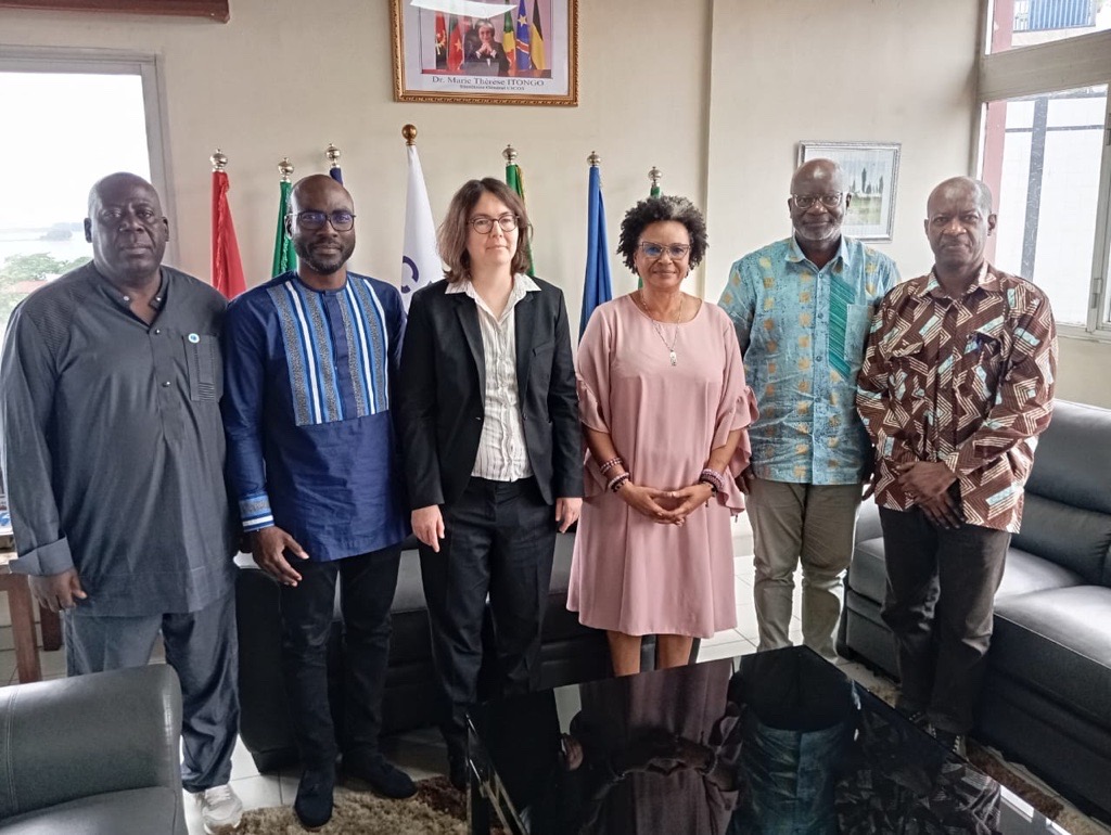 UNECE_Water's tweet image. 🤝Productive meeting today with Marie Thérèse Itongo, Secretary General of the Congo basin organization – #CICOS, to discuss collaboration. 🌍 

CICOS unites 6 countries—Angola🇦🇴, Cameroon🇨🇲, CAR🇨🇫, Congo🇨🇬, DRC🇨🇩, and Gabon🇬🇦—around the vital Congo Basin.💧