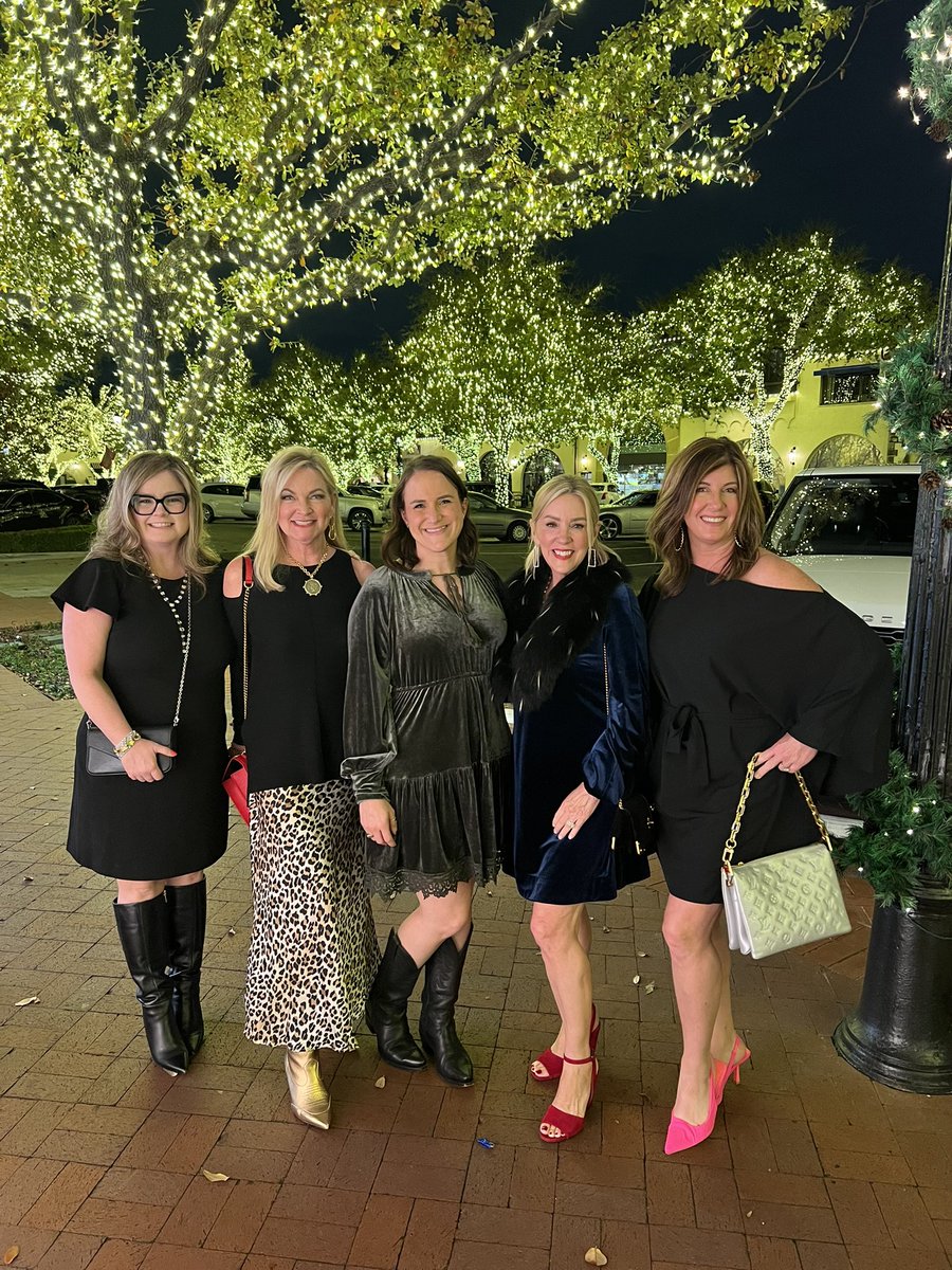 WS__Group's tweet photo. Cheers to another year!! We love to celebrate our team!
#ChristmasTime #WSG #HighlandParkVillage #RealEstate https://t.co/GagsuNjUg5