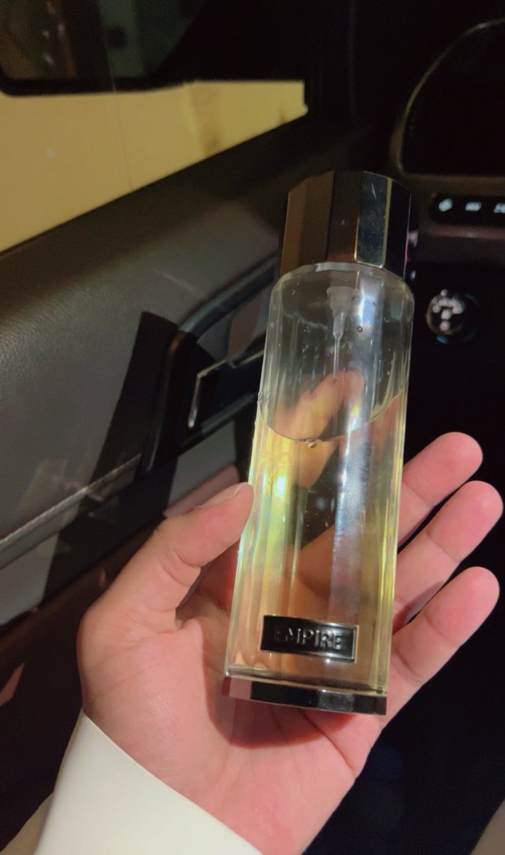 1_allstore's tweet photo. عطر امباير من مشاعر بنظري من اجمل عطور هالدار الكويتيه وعطر رسمي متميز جدا  وللأسف العطر من مدة مو متوفر واتمنى يتوفر واخذ منه كمية .

عطر خشبي جميل جدا .. 🪵

اخشاب وزعفران ولمحات جلدية بطابع مكرمل.

عشاق الأدهان أنصحكم بكمبودي كرسنا. https://t.co/t7YJrTDBKD