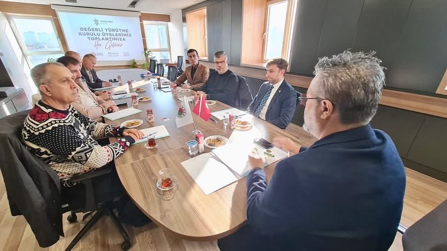 Mehmet Bayrak (@mehmetbayrak07) on Twitter photo Kepez Kent Konseyi’nin ilk yürütme kurulu toplantısını Kent Konseyi Başkanımız Ali Buldu başkanlığında gerçekleştirdik.
Kepez’imizin geleceğine ışık tutacak fikirler ile kentimize katkı sunmaya devam edeceğiz.
<a href="/alibuldu07/">Ali Buldu 🇹🇷</a> <a href="/suleymankabaaga/">Süleyman Kabaağaç</a> <a href="/HidayetGLTEKN/">Hidayet Gültekin</a> <a href="/mesutkocagoztr/">Mesut Kocagöz</a> Kepez Kent Konseyi’nin ilk yürütme kurulu toplantısını Kent Konseyi Başkanımız Ali Buldu başkanlığında gerçekleştirdik.
Kepez’imizin geleceğine ışık tutacak fikirler ile kentimize katkı sunmaya devam edeceğiz.
<a href="/alibuldu07/">Ali Buldu 🇹🇷</a> <a href="/suleymankabaaga/">Süleyman Kabaağaç</a> <a href="/HidayetGLTEKN/">Hidayet Gültekin</a> <a href="/mesutkocagoztr/">Mesut Kocagöz</a>