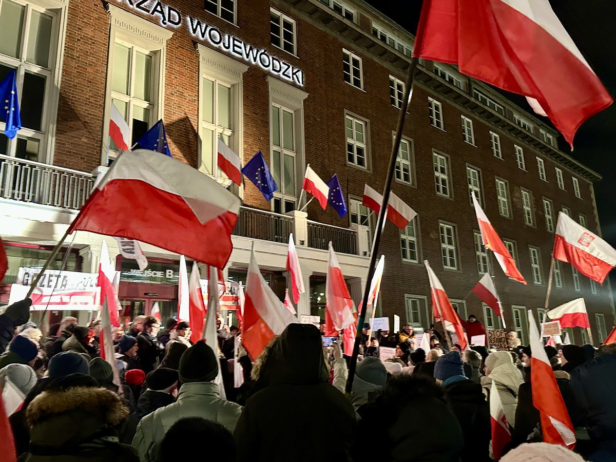 TomaszJRakowski's tweet photo. Patrioci z Trójmiasta i okolic 🇵🇱 ‼

🛑Protest przeciwko decyzji PKW🛑
#ZamachNaWybory

20.12.2024 (piątek) godz. 18:00
siedziba Krajowego Biura Wyborczego
(Pomorski Urząd Wojewódzki)
ul. Okopowa 21/27 Gdańsk

Przyjdź, zawalcz o Polskę💪

RT🤝 https://t.co/KvHI9nXplq