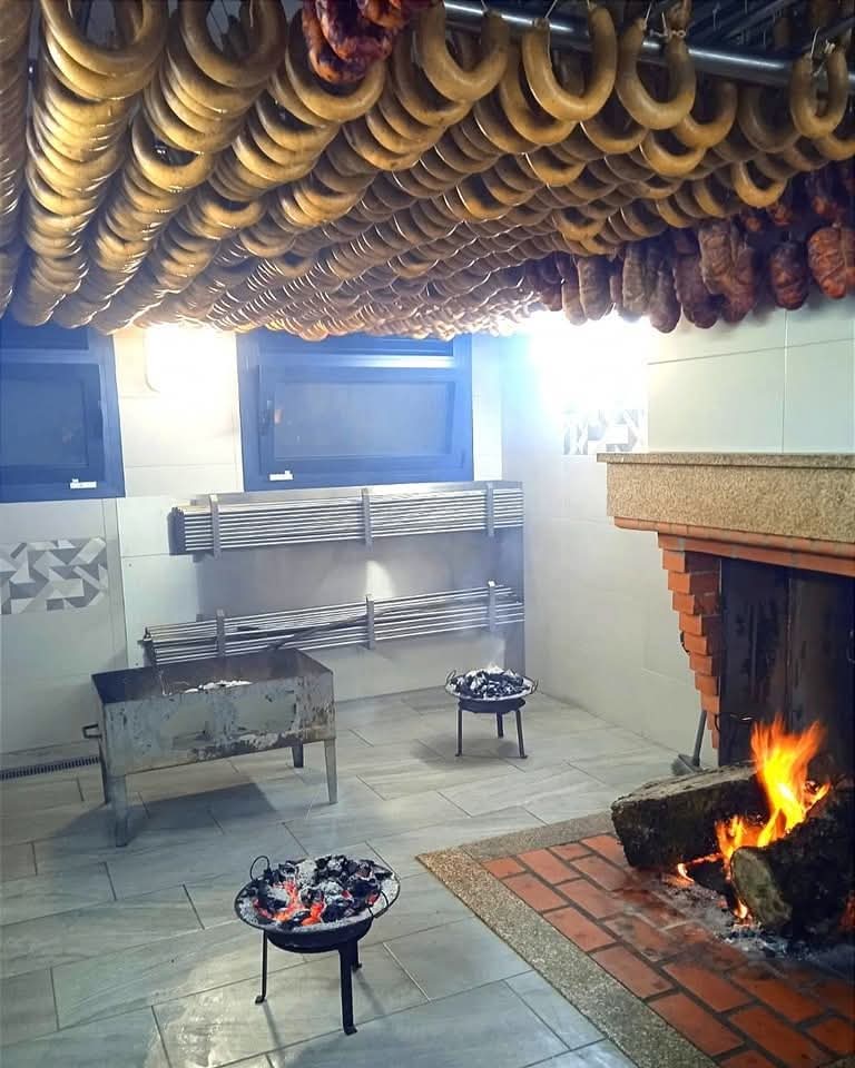 Isto sim, são enfeites de Natal. Não é essas lâmpadas a acender e a apagar