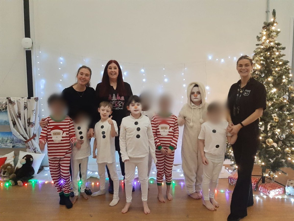 BowmanAcaCIT's tweet photo. Today, Donaldson class wowed everyone with their special performance of "The Snowman"! ☃️
Parents and carers, we hope you enjoyed being amazed by their creativity. It was a show to remember! 🎄⭐️☃️
#thesnowman #Christmas #christmasplay #schoolplay #semh https://t.co/Lz1YNY74mP