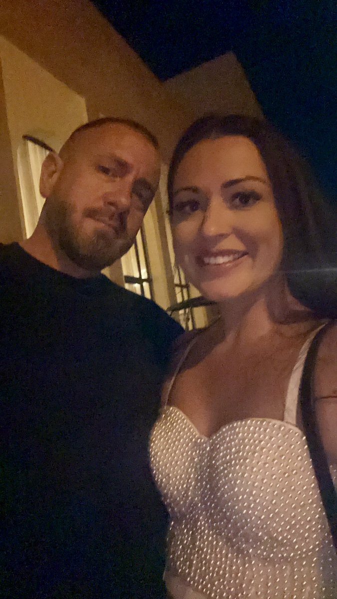 rust_ellie's tweet photo. Happy birthday @robbierust81 love you lots have a good day 🥳😘😘🥳 https://t.co/2Gw0DGZGXs